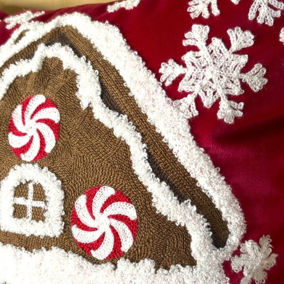 Red Velvet Christmas Gingerbread House Embroidered Tufted 18" Pillow Cover New - Picture 3 of 3